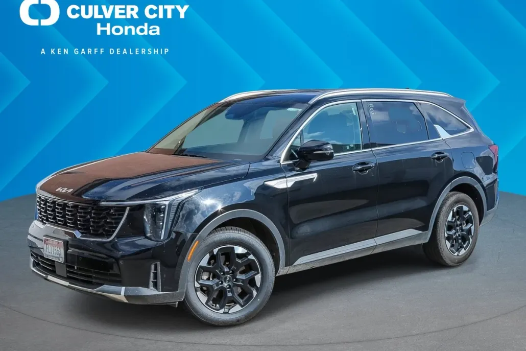 2024 Kia Sorento S photo 1
