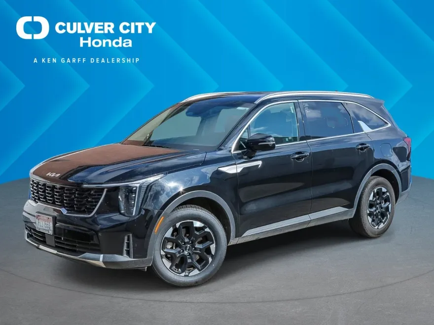 2024 Kia Sorento S photo 1