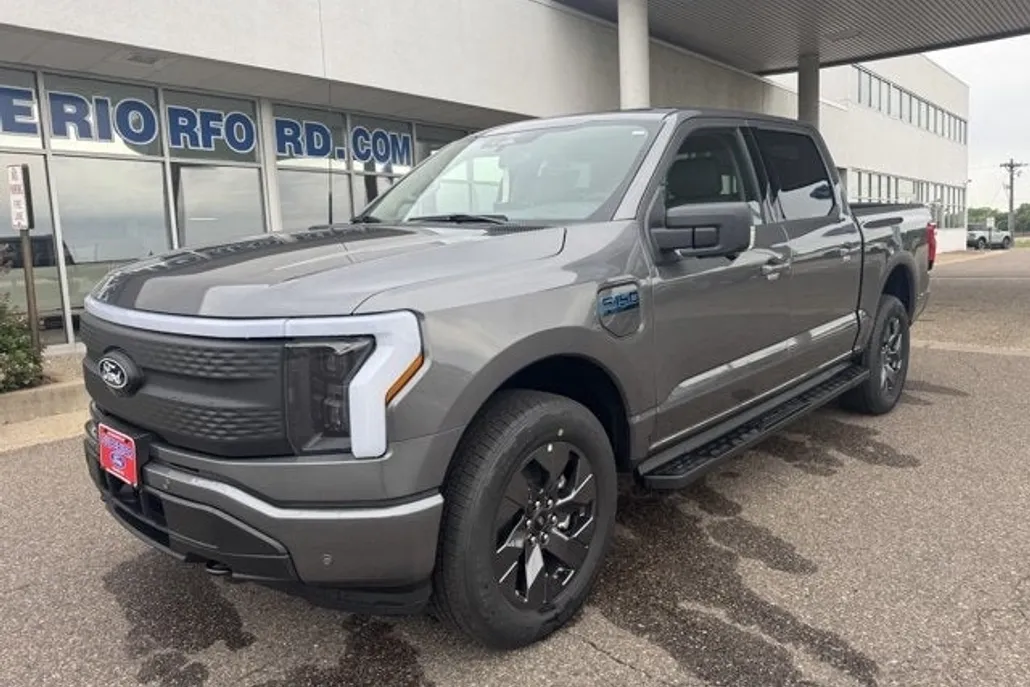 2025 Ford F-150 Lightning photo 1