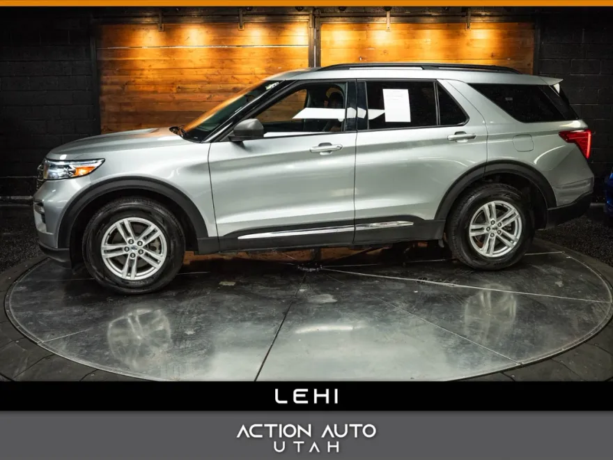2023 Ford Explorer XLT photo 1