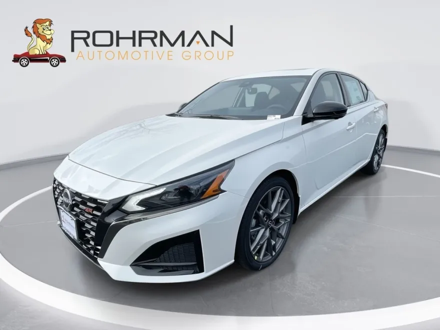 2024 Nissan Altima SR photo 1
