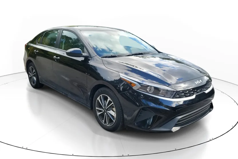 2024 Kia Forte LXS photo 1