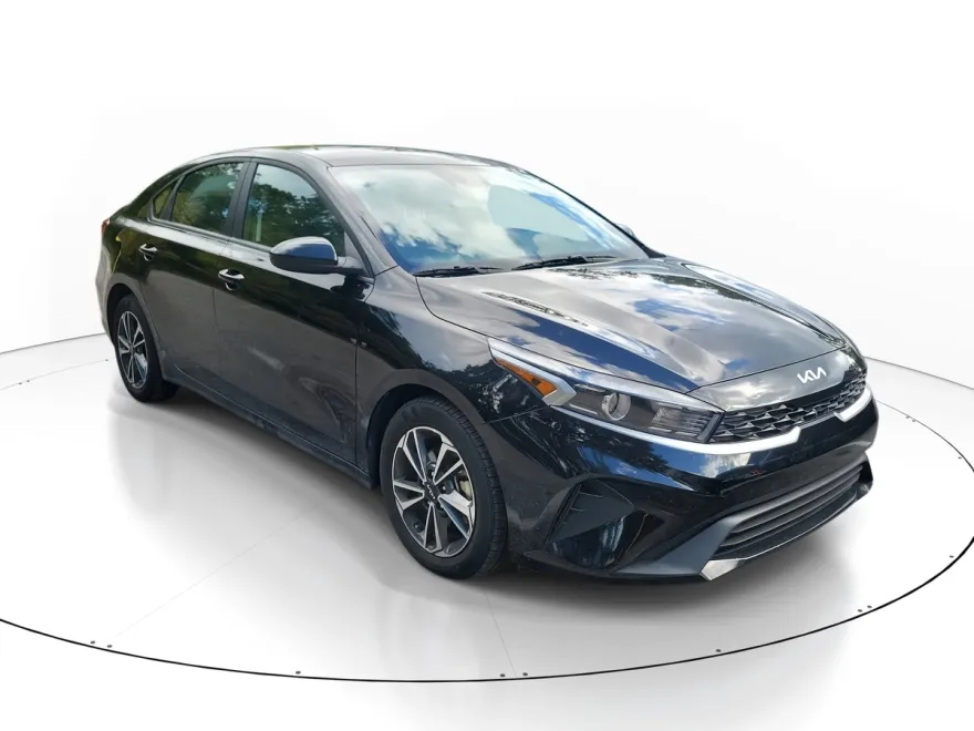 2024 Kia Forte LXS photo 1