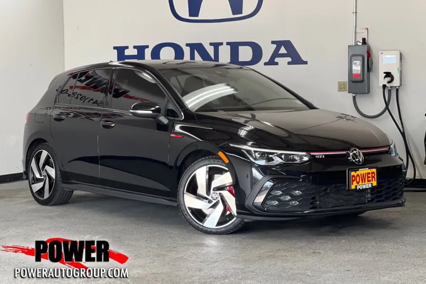 2022 Volkswagen Golf GTI SE photo 1