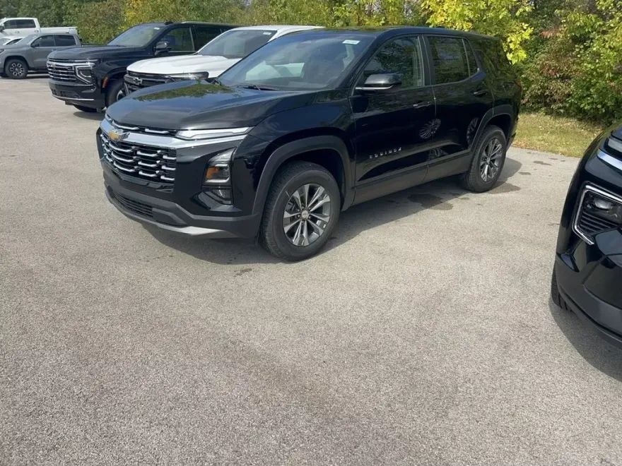 2026 Chevrolet Equinox LT photo 1