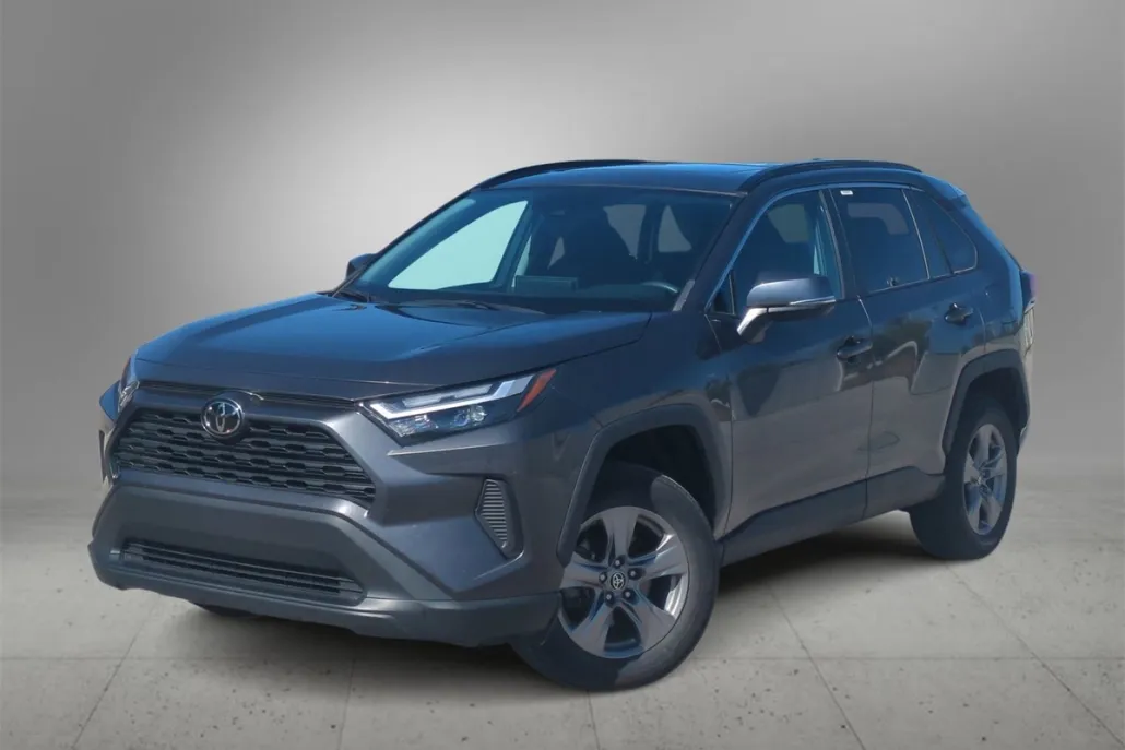 2023 Toyota RAV4 XLE photo 1
