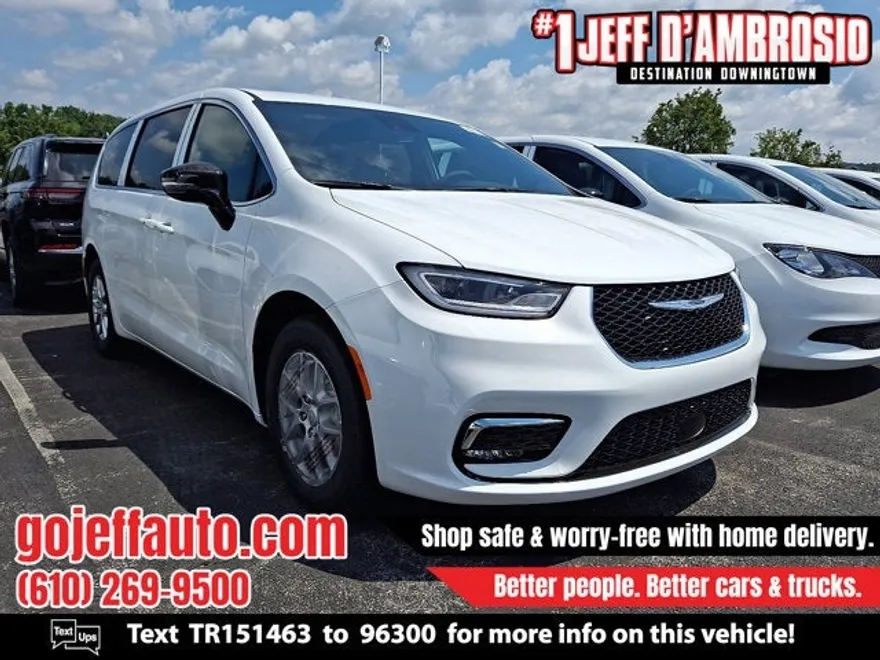 2026 Chrysler Pacifica photo 1