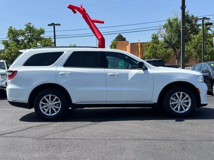 2023 Dodge Durango SXT photo 1