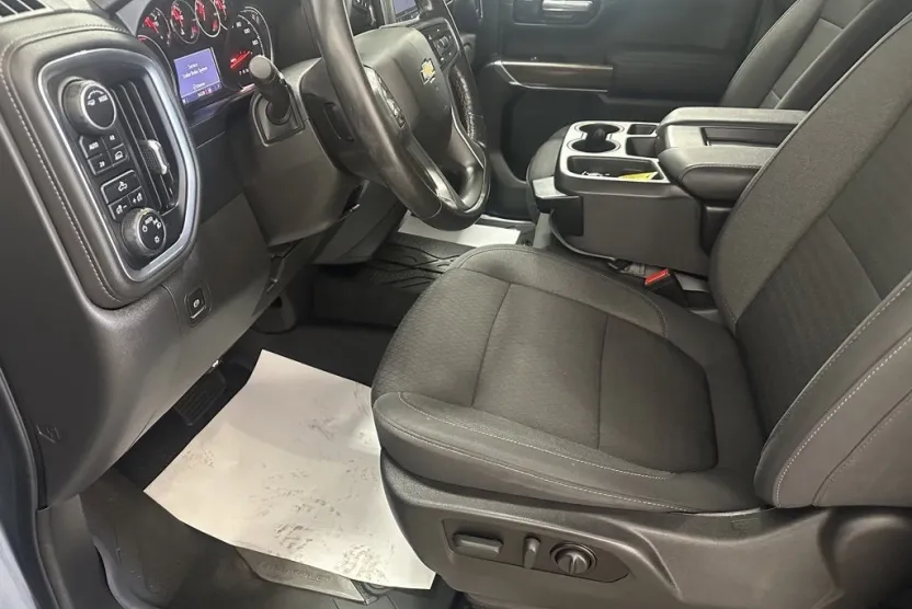 2021 Chevrolet Silverado 1500 LT photo 1
