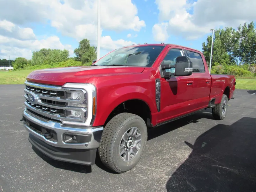 2026 Ford F-250 Lariat photo 1