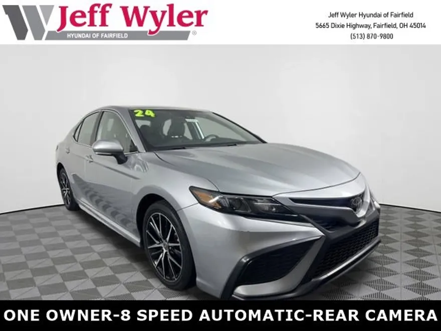 2024 Toyota Camry SE photo 1