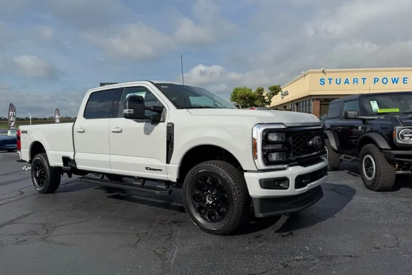 2026 Ford F-250 Lariat photo 1