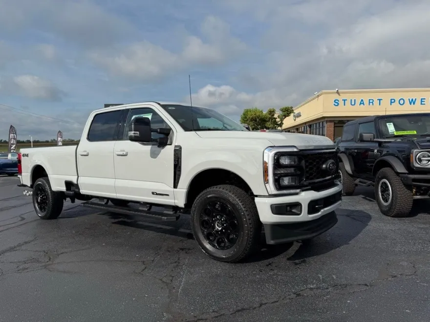2026 Ford F-250 Lariat photo 1