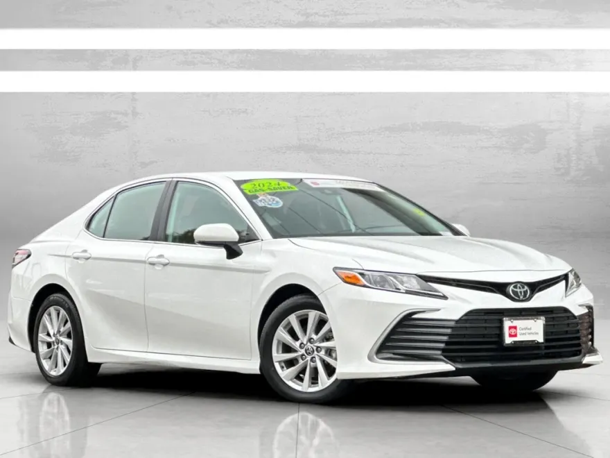 2024 Toyota Camry LE photo 1