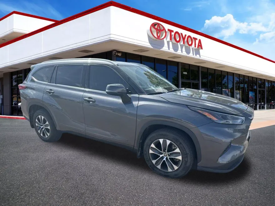 2022 Toyota Highlander XLE photo 1