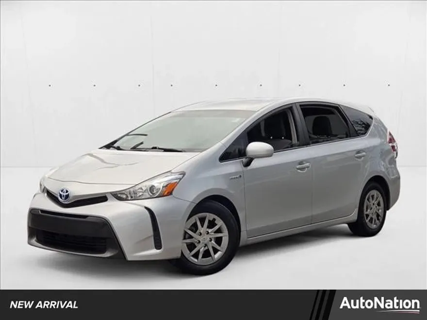 2017 Toyota Prius V Two photo 1