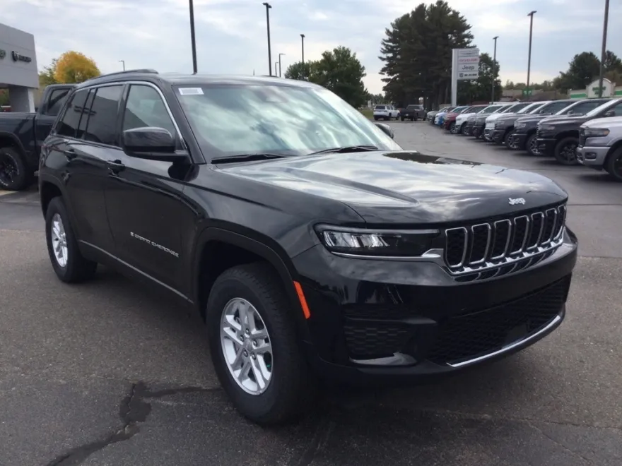 2025 Jeep Grand Cherokee Laredo photo 1