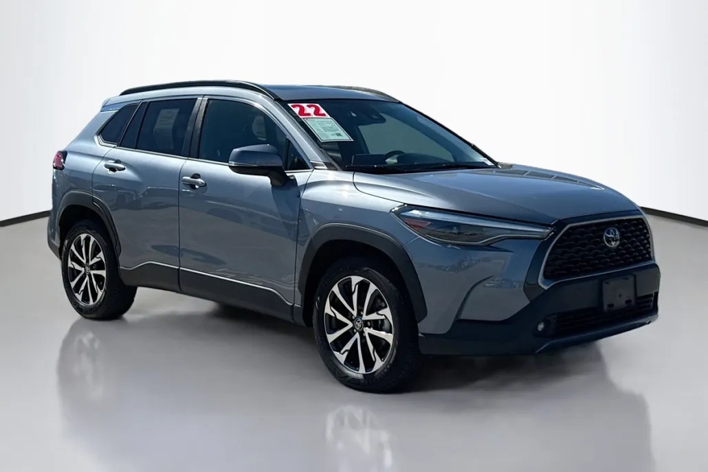 2022 Toyota Corolla Cross XLE photo 1