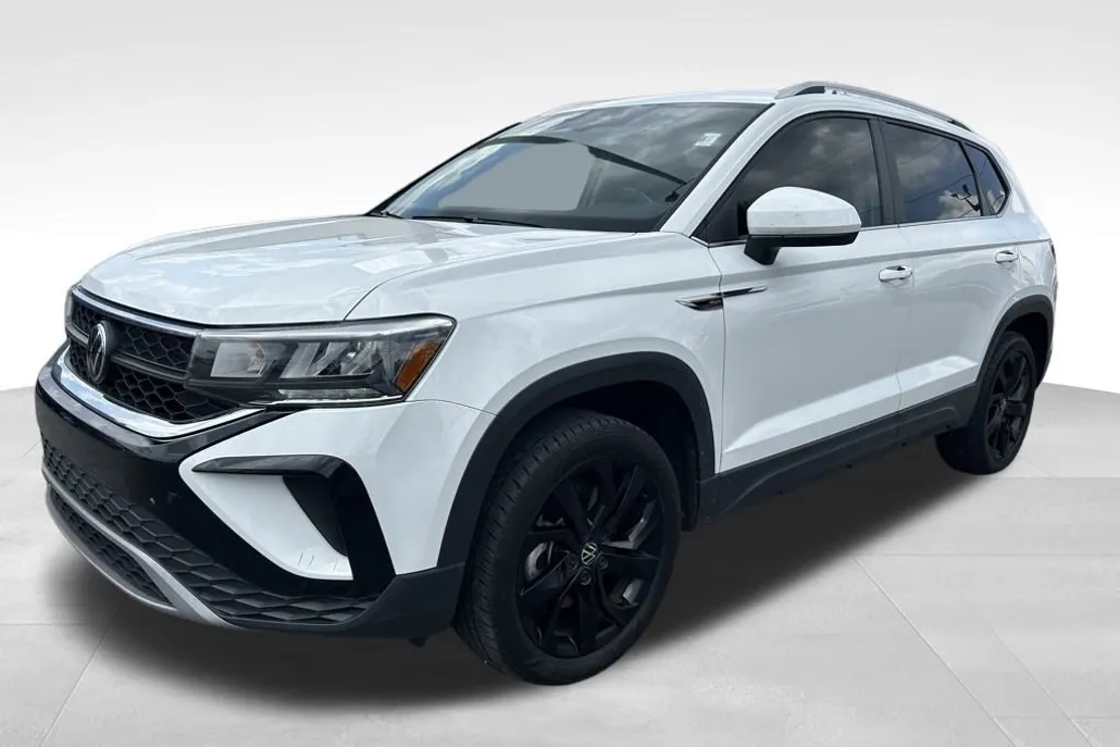 2023 Volkswagen Taos SE photo 1