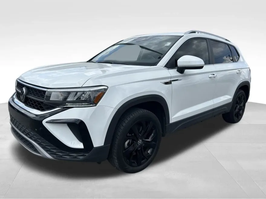 2023 Volkswagen Taos SE photo 1