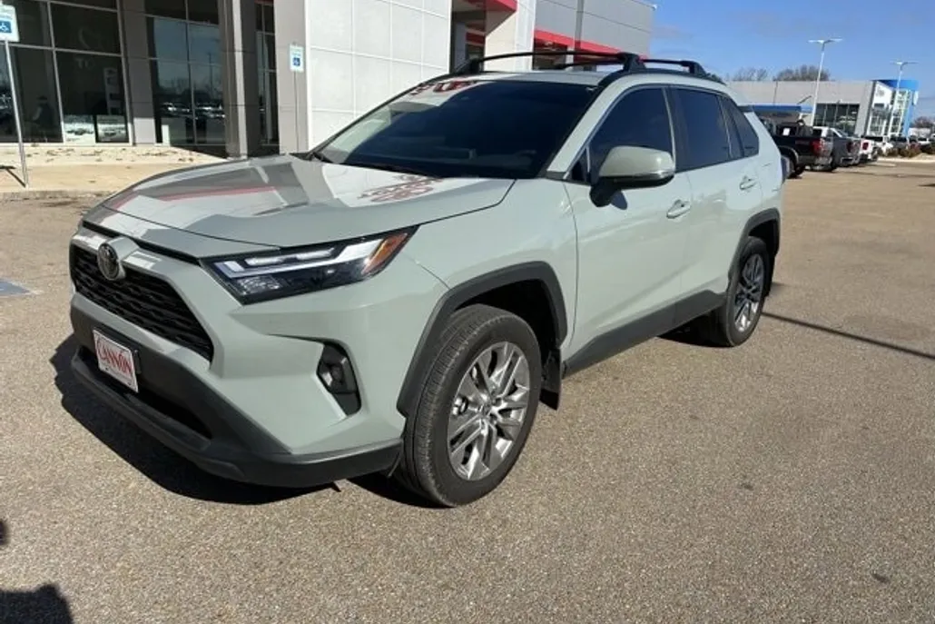 2023 Toyota RAV4 XLE Premium photo 1