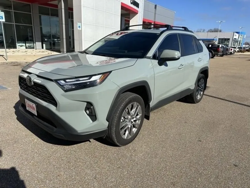 2023 Toyota RAV4 XLE Premium photo 1