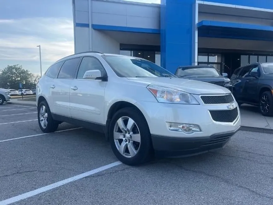 2012 Chevrolet Traverse 1LT photo 1