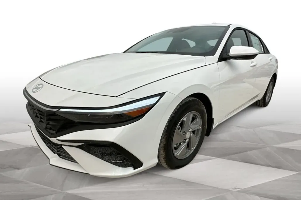 2025 Hyundai Elantra SE photo 1