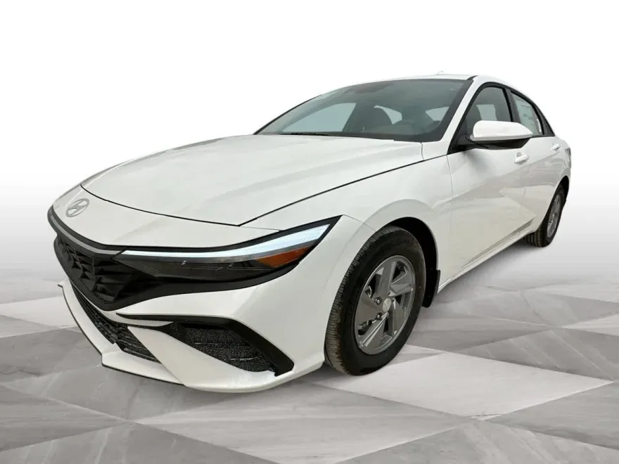 2025 Hyundai Elantra SE photo 1