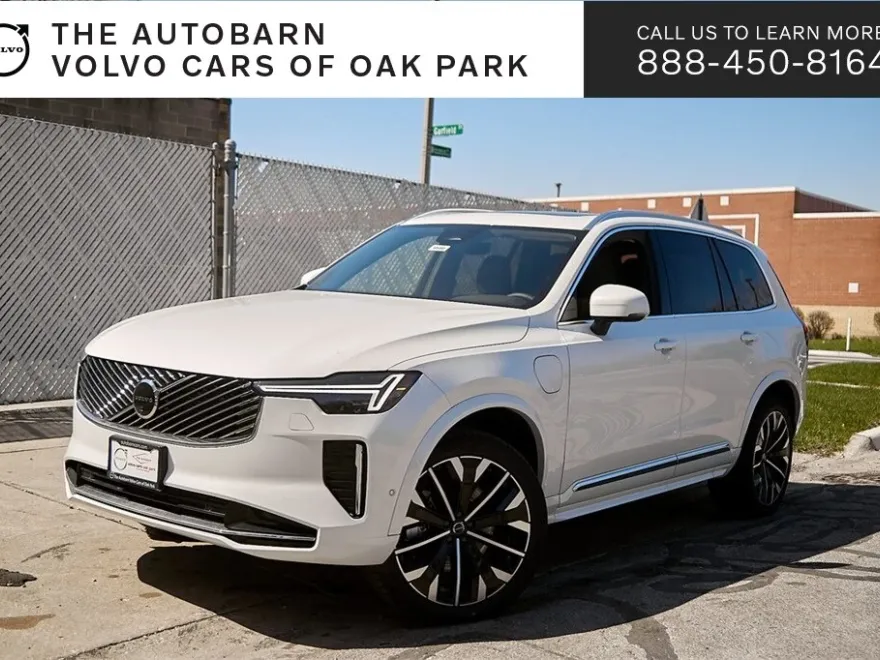 2025 Volvo XC90 T8 Plus photo 1