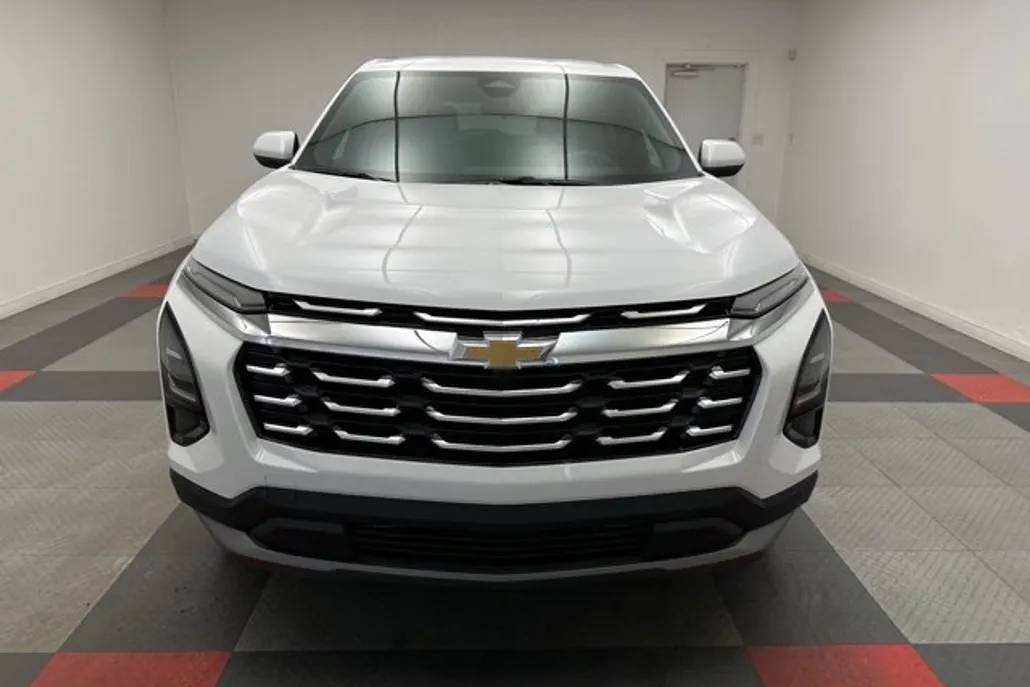 2026 Chevrolet Equinox LT photo 1