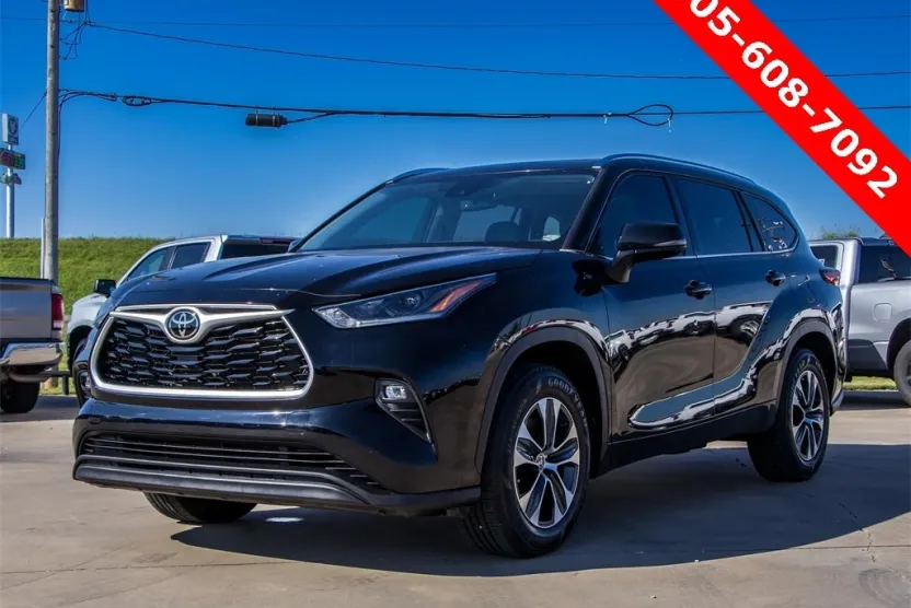 2021 Toyota Highlander XLE photo 1