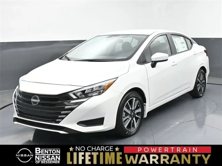 2025 Nissan Versa SV photo 1
