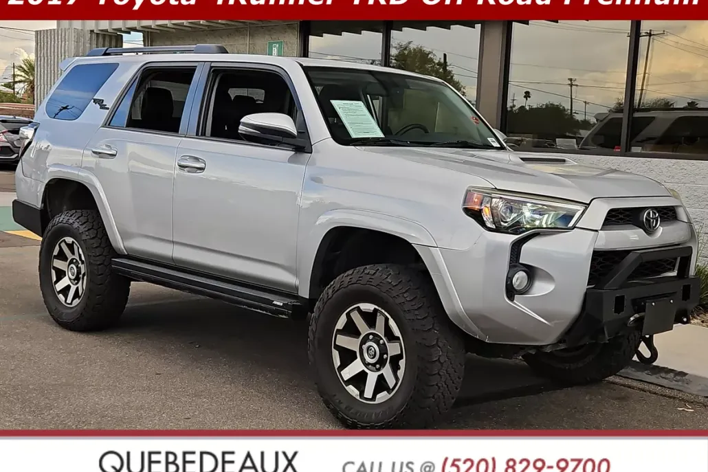 2017 Toyota 4Runner SR5 photo 1