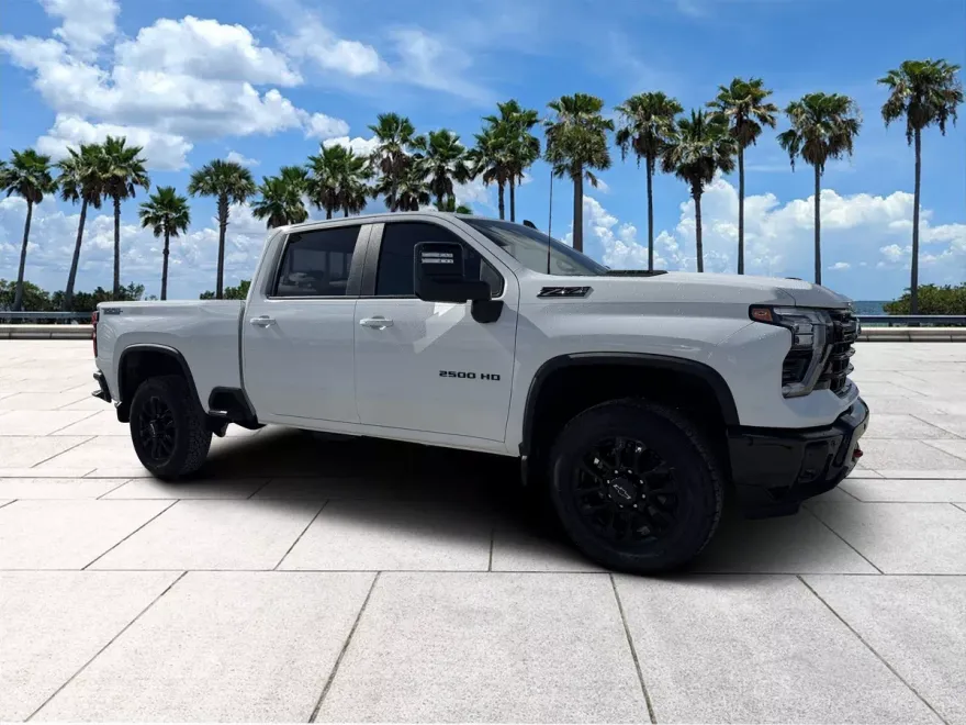 2025 Chevrolet Silverado 2500HD LT photo 1