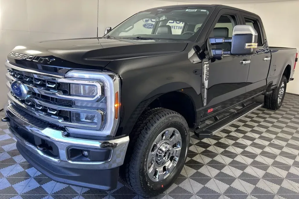 2025 Ford F-350 Lariat photo 1
