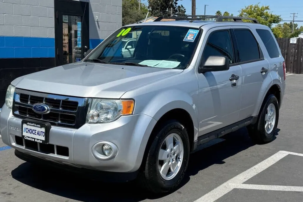 2010 Ford Escape XLT photo 1