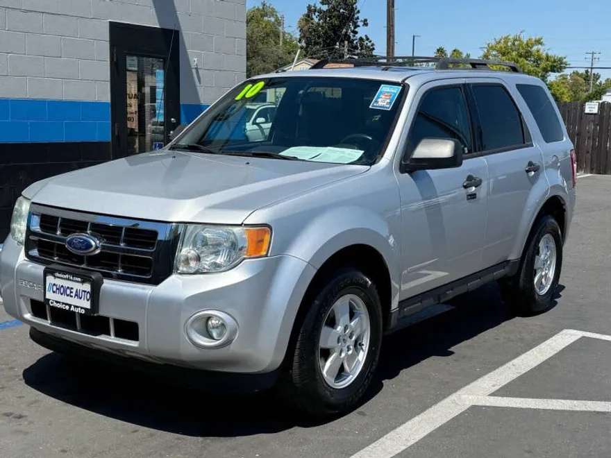 2010 Ford Escape XLT photo 1