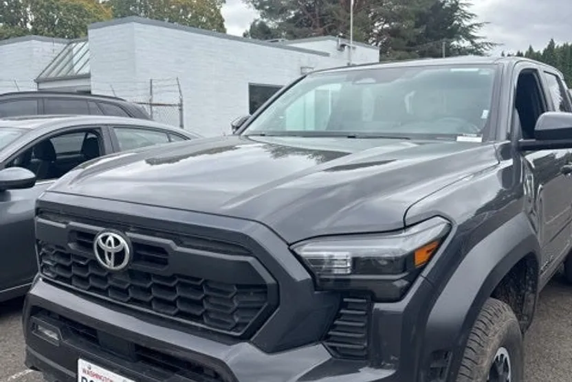 2024 Toyota Tacoma TRD Off-Road photo 1
