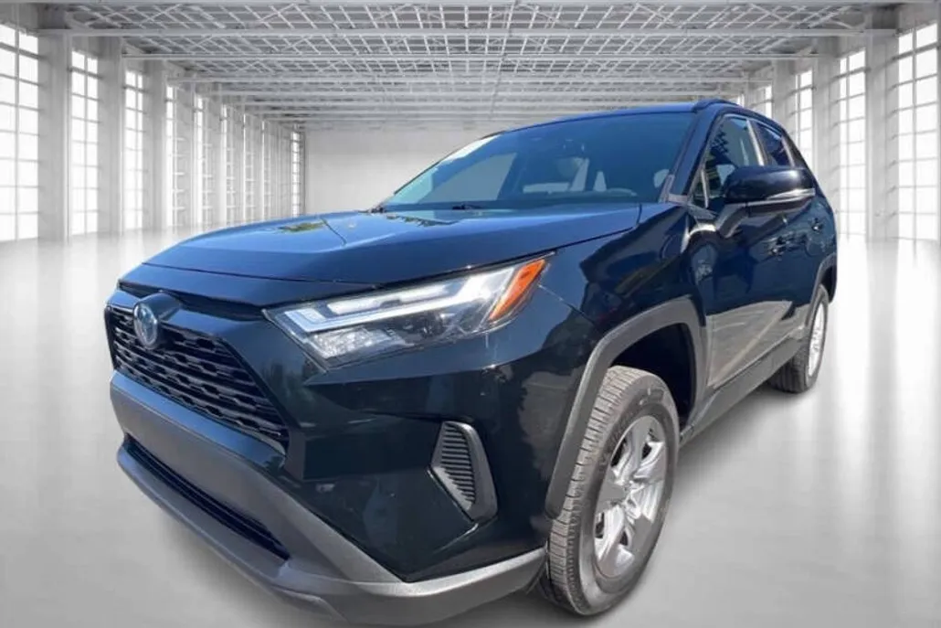 2022 Toyota RAV4 Hybrid XLE photo 1