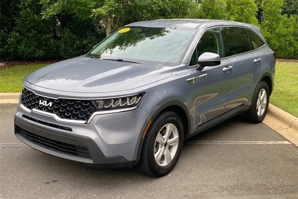 2023 Kia Sorento LX photo 1