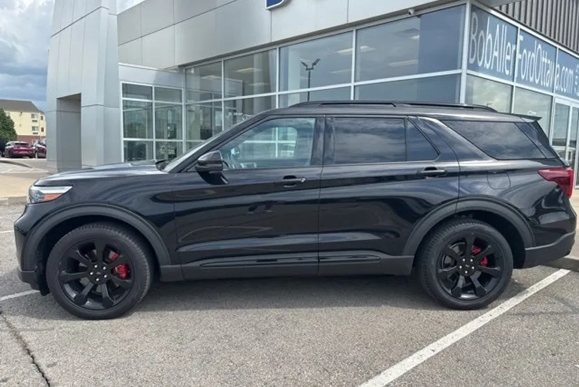 2020 Ford Explorer ST photo 1
