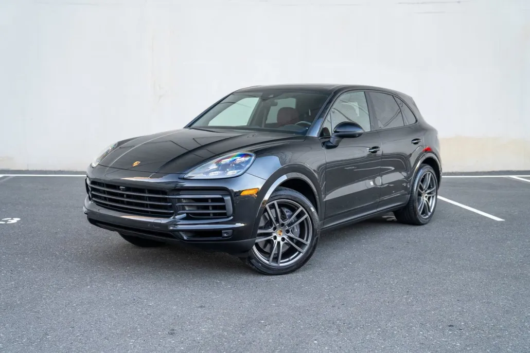 2023 Porsche Cayenne Platinum Edition photo 1