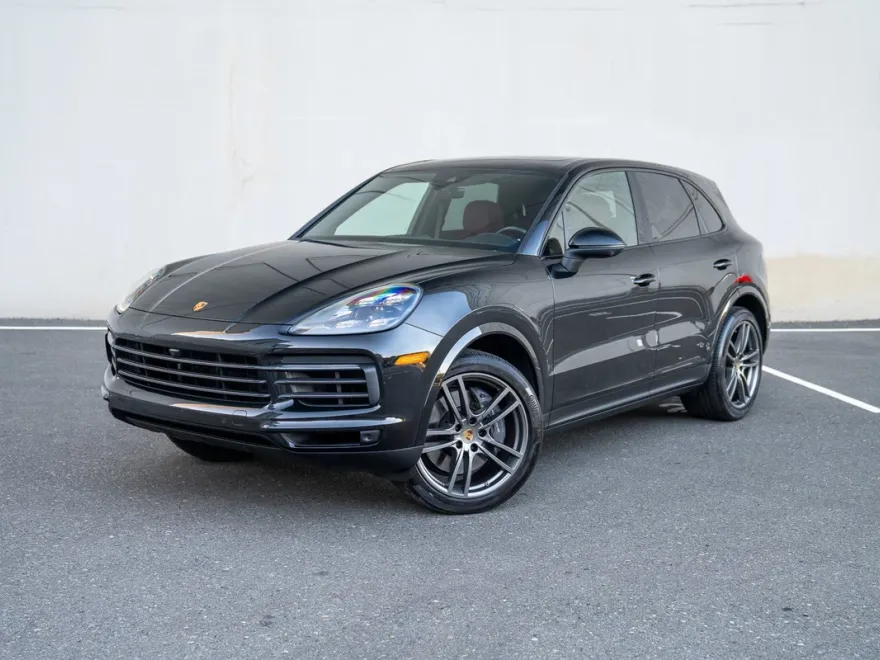 2023 Porsche Cayenne Platinum Edition photo 1