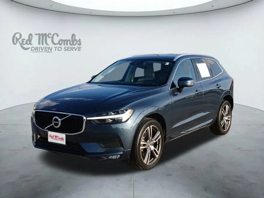 2021 Volvo XC60 Momentum photo 1