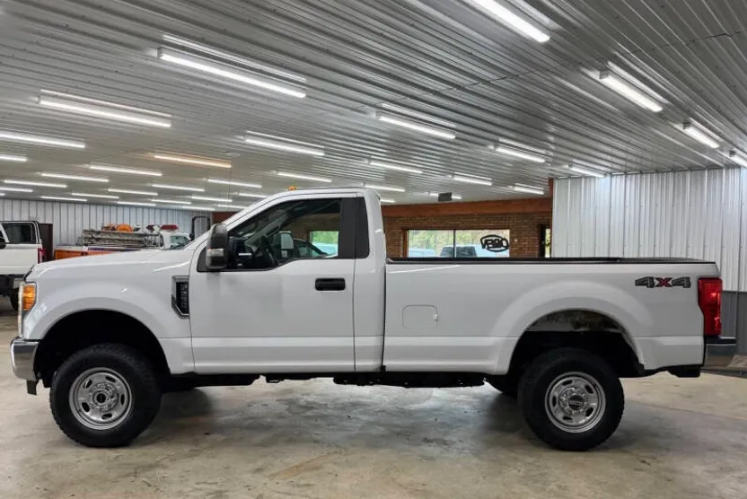2017 Ford F-250 XL photo 1