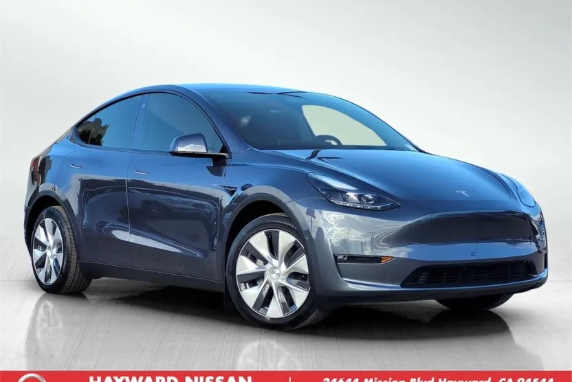 2023 Tesla Model Y Long Range photo 1