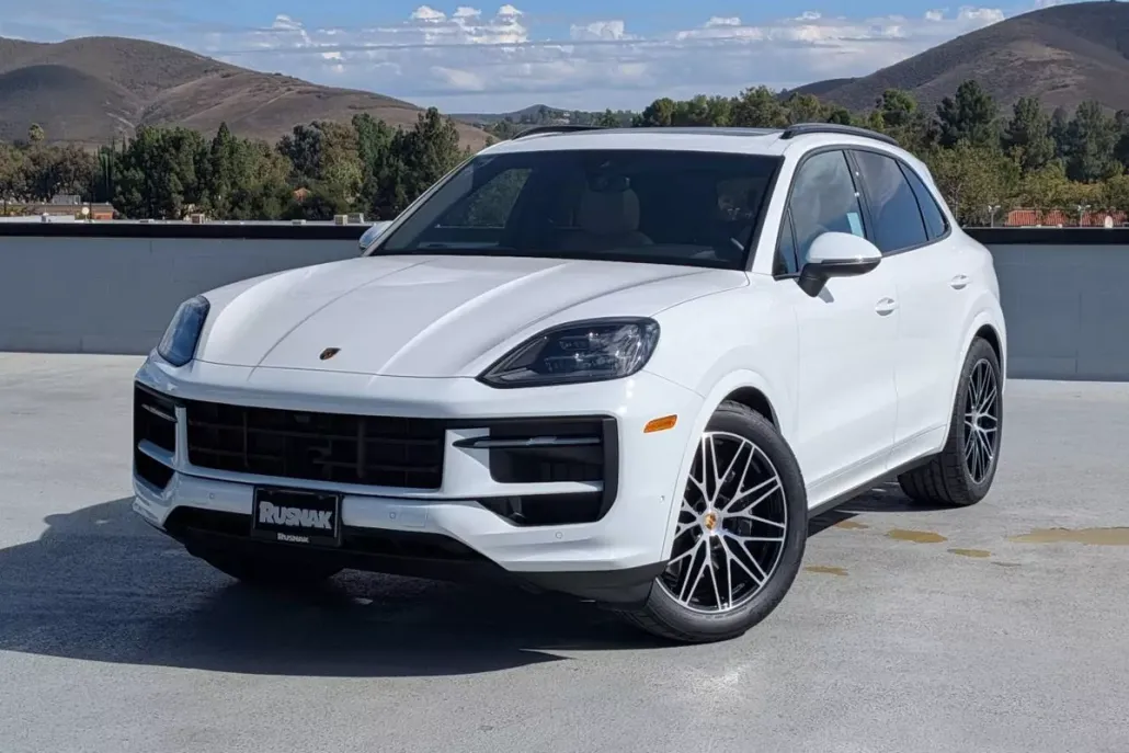 2025 Porsche Cayenne Base photo 1
