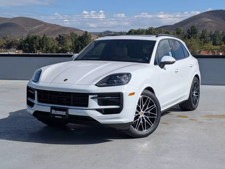 2025 Porsche Cayenne Base photo 1