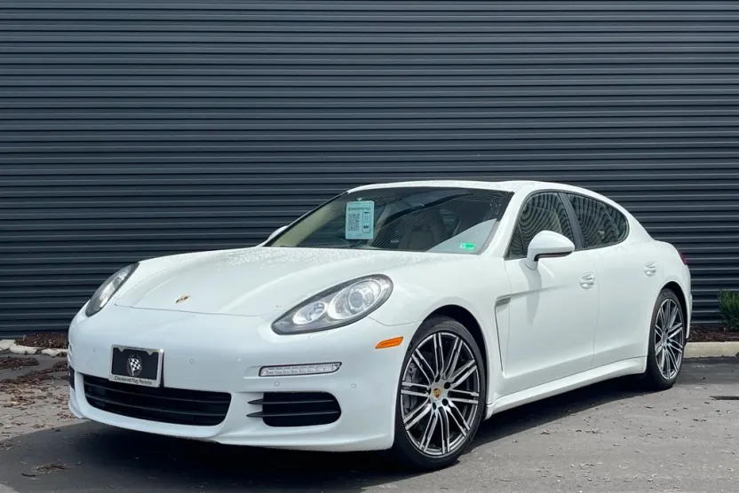 2015 Porsche Panamera Base photo 1